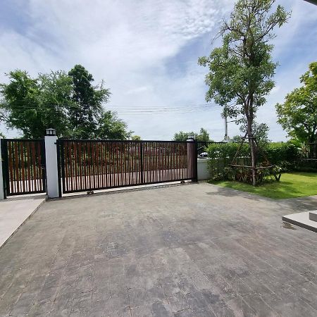 Baan Dalah Pool Villa Buriram Exteriér fotografie
